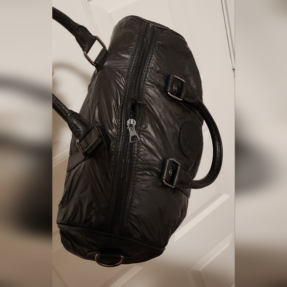 Hunting World Small Duffle/ Boston Bag Nylon w/ Leather Trim Black 12"X 10" X 7" - Picture 6 of 12